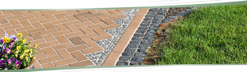 Terrasse Betonpflaster eingefasst mit Naturstein